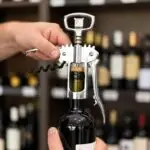 Aprenda Como Abrir Vinho corretamente em 3 passos! Guia simples para usar o Sacarrolhas Sommelier e nunca mais quebrar a rolha.