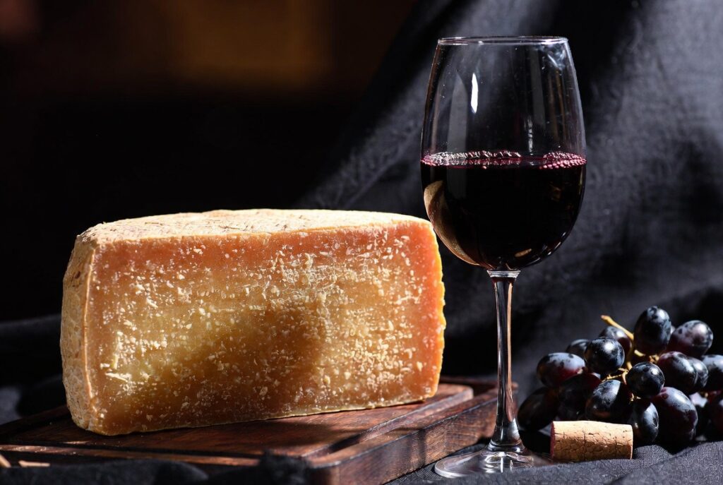 harmonizacao_canastra_syrah-1024x687 Vinho e Queijos: Guia Completo para Harmonizar Parmesão, Coalho e Minas