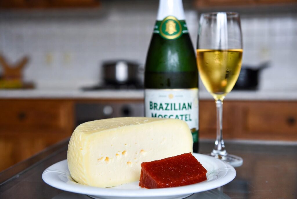  Vinho e Queijos: Guia Completo para Harmonizar Parmesão, Coalho e Minas