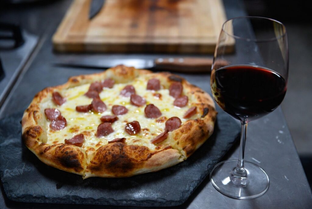  Como Harmonizar Vinho com Pratos do Dia a Dia: Do Arroz com Feijão ao Churrasco