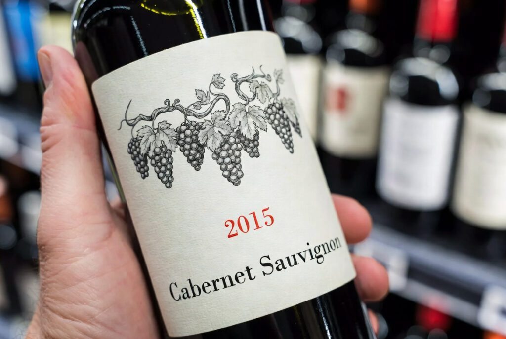 vinho-analisado-consumidor-1024x687 Como escolher vinho no supermercado: 7 Truques para não errar nunca mais!