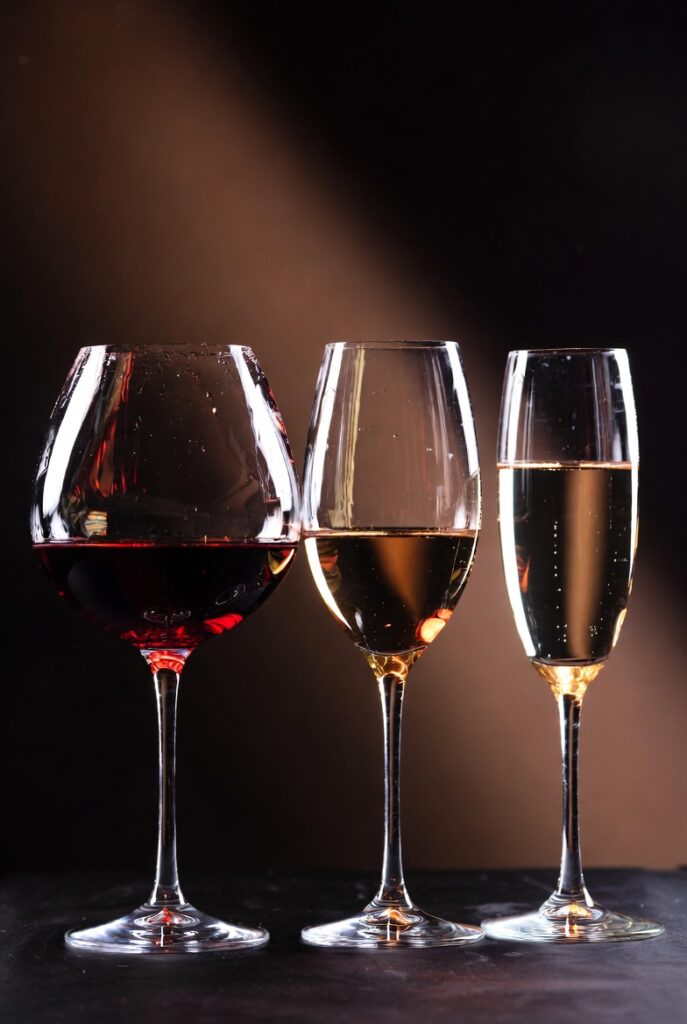 acessorios-fundamentais-escola-do-vinho-687x1024 Guia Completo: Como Aprender Sobre Vinhos e Dominar a Degustação